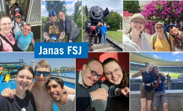 Eine Collage von neun Fotos, die verschiedene Momente aus Janas Freiwilligem Sozialen Jahr (FSJ) zeigen. Auf den Bildern ist Jana mit verschiedenen Menschen unterwegs, oft lachend und gut gelaunt. Szenen beinhalten gemeinsame Ausflüge, darunter ein Besuch bei einer historischen Lokomotive, ein Stadionbesuch, ein Tag im Schwimmbad und fröhliche Gruppenfotos im Grünen. Der Text 